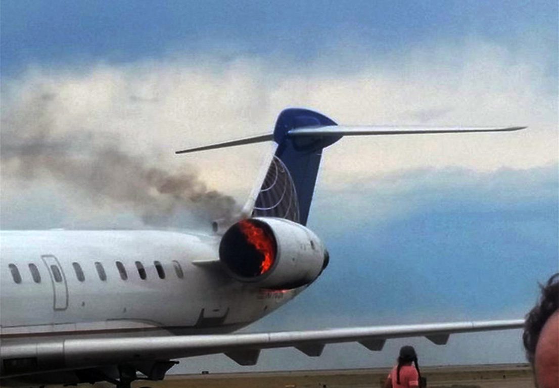 SkyWest Bombardier CRJ700 landed at Denver Airport with engine on fire