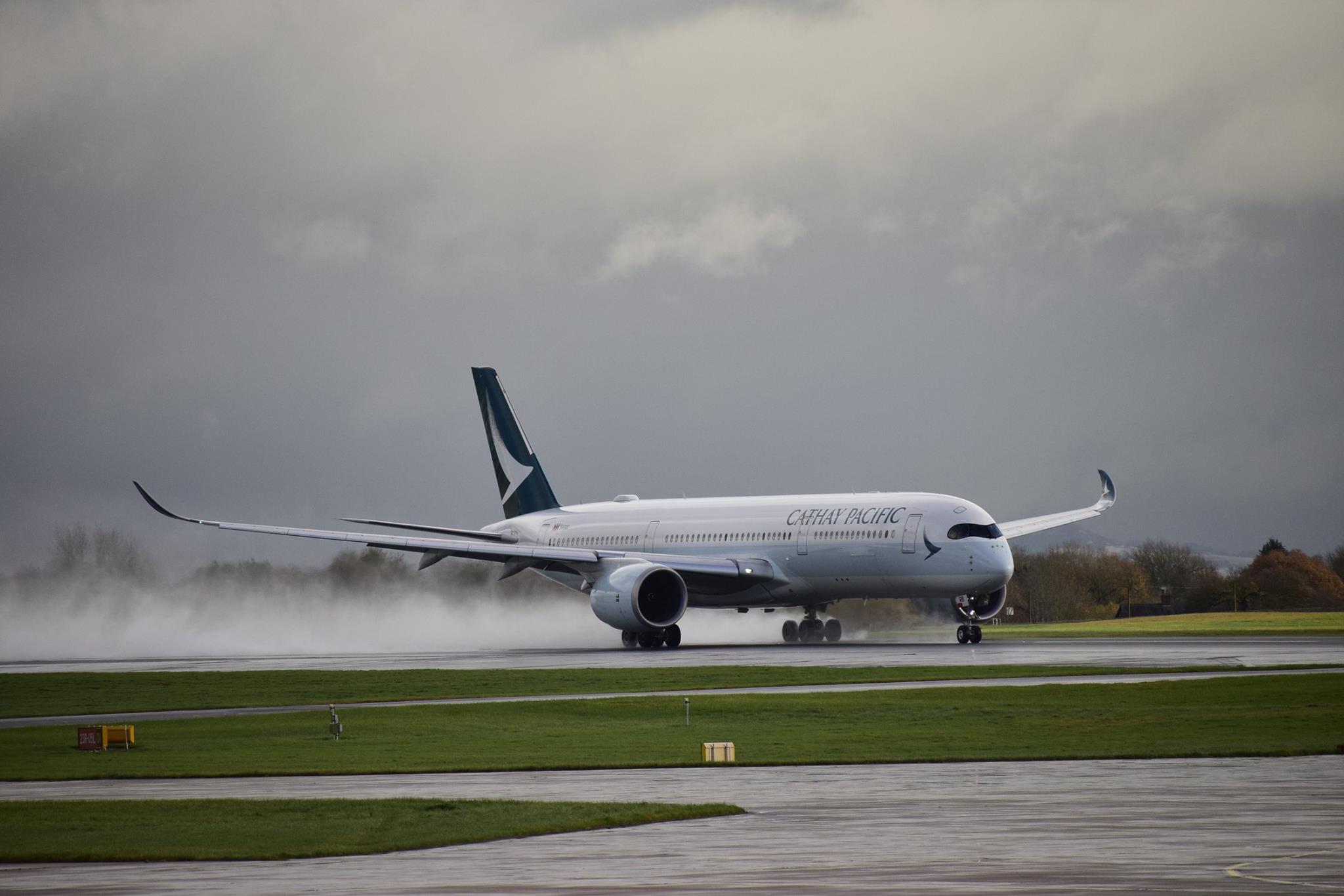 Cathay Pacific A350 turns back to Manchester Airport after a landing